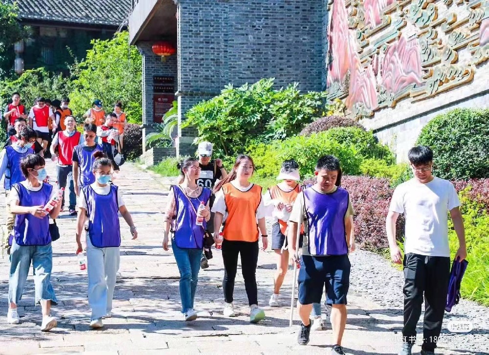 數(shù)字化轉(zhuǎn)型下的團(tuán)建變革：線上線下融合增強(qiáng)團(tuán)隊凝聚力